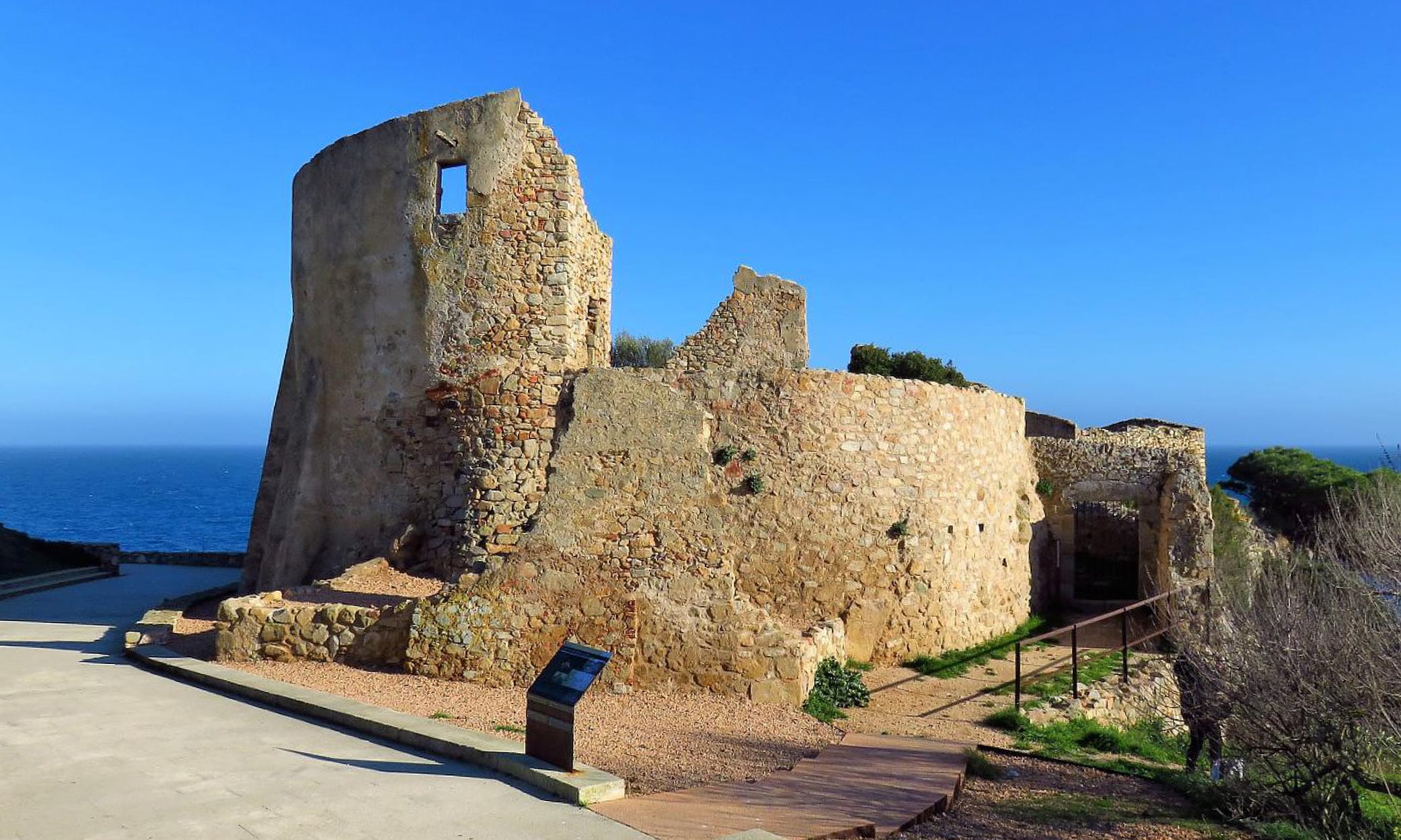 Castell de Sant Esteve at La Fosca beach