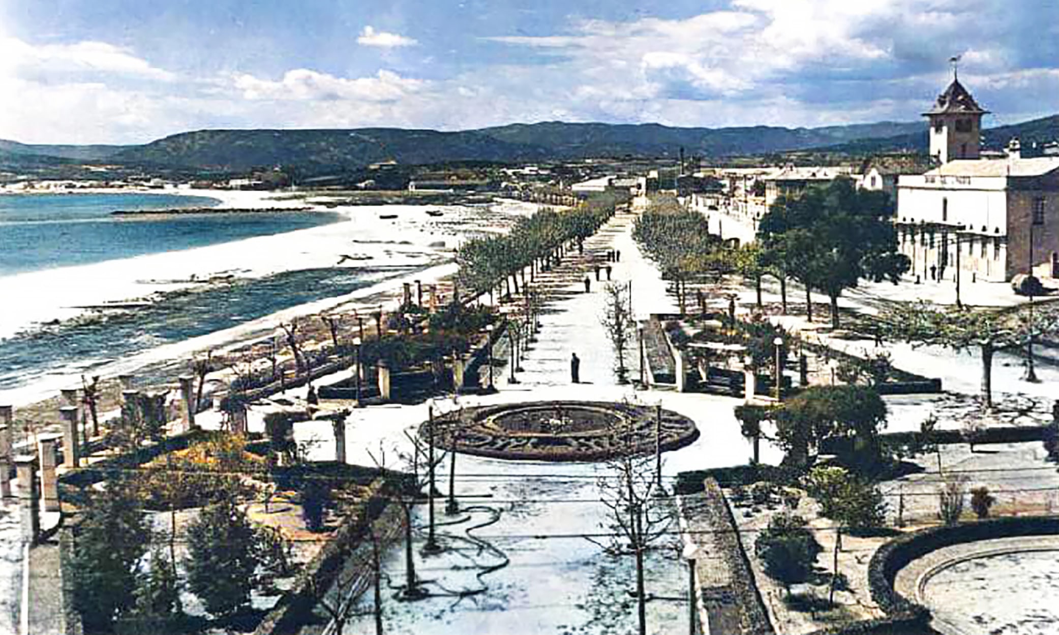 The seafront promenade of Palamós in its early days