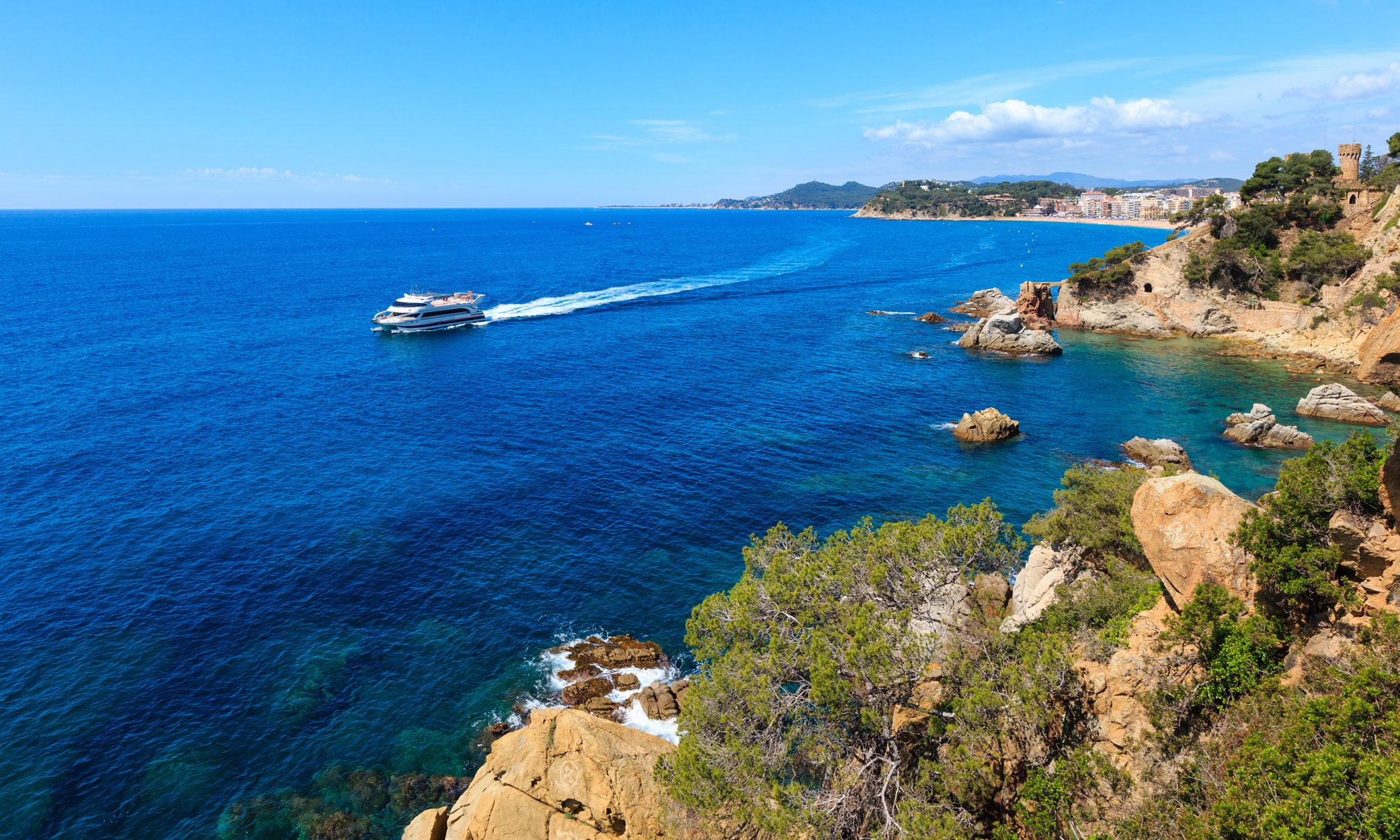 njoy costa brava boat excursion coastline between lloret de mar and tossa de mar A boat excursion between Lloret de Mar and Tossa de Mar is a great way to NjOY! the Costa Brava coast.