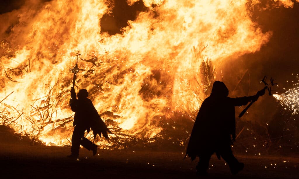 njoy costa brava sant joan catalunya bonfires Bonfires are traditionally lit on the eve of Sant Joan.