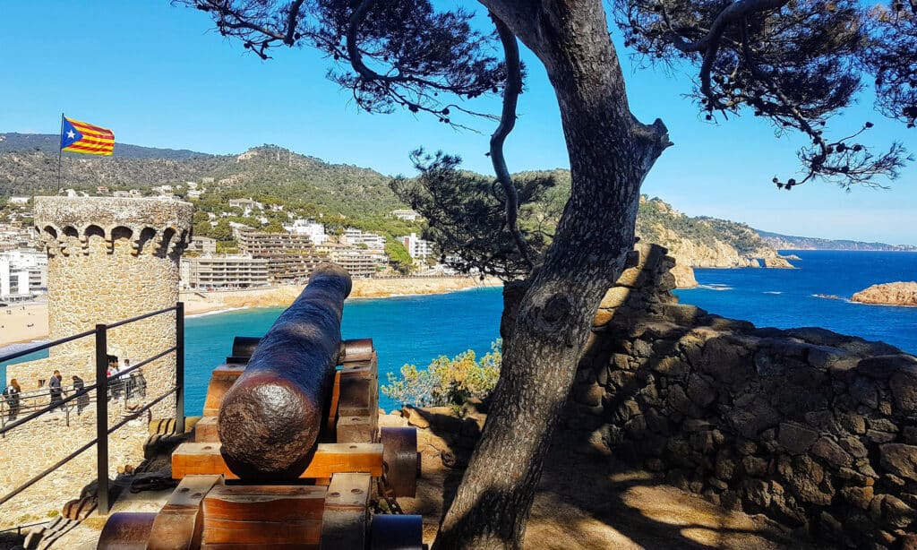 njoy costa brava tossa de mar castle cannon Always good to keep a cannon or two, just in case those pirates ever return! Catalunya, Costa Brava